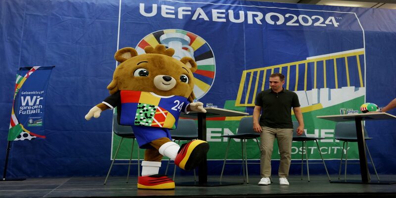 Hành trình gấu Albärt đến với EURO 2024